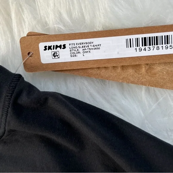 🖤SKIMS Fits Everybody Long Sleeve Tshirt L AP-TSH-0650 - Picture 2 of 2